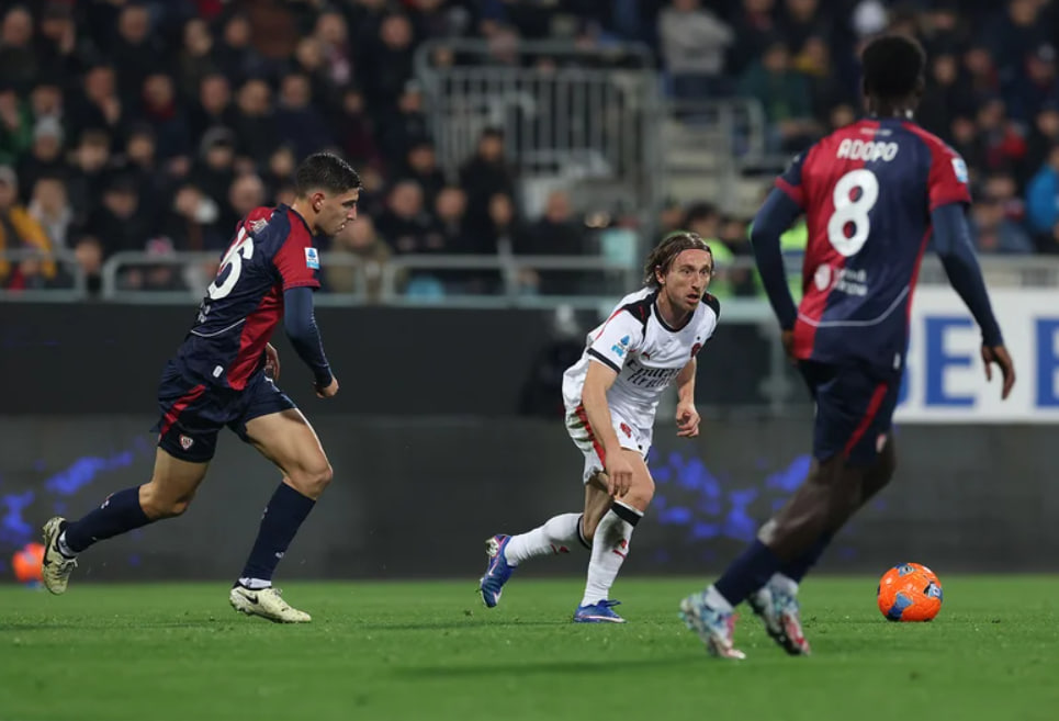 Cagliari vs AC Milan (02:45 – 03/01) | Xem lại trận đấu